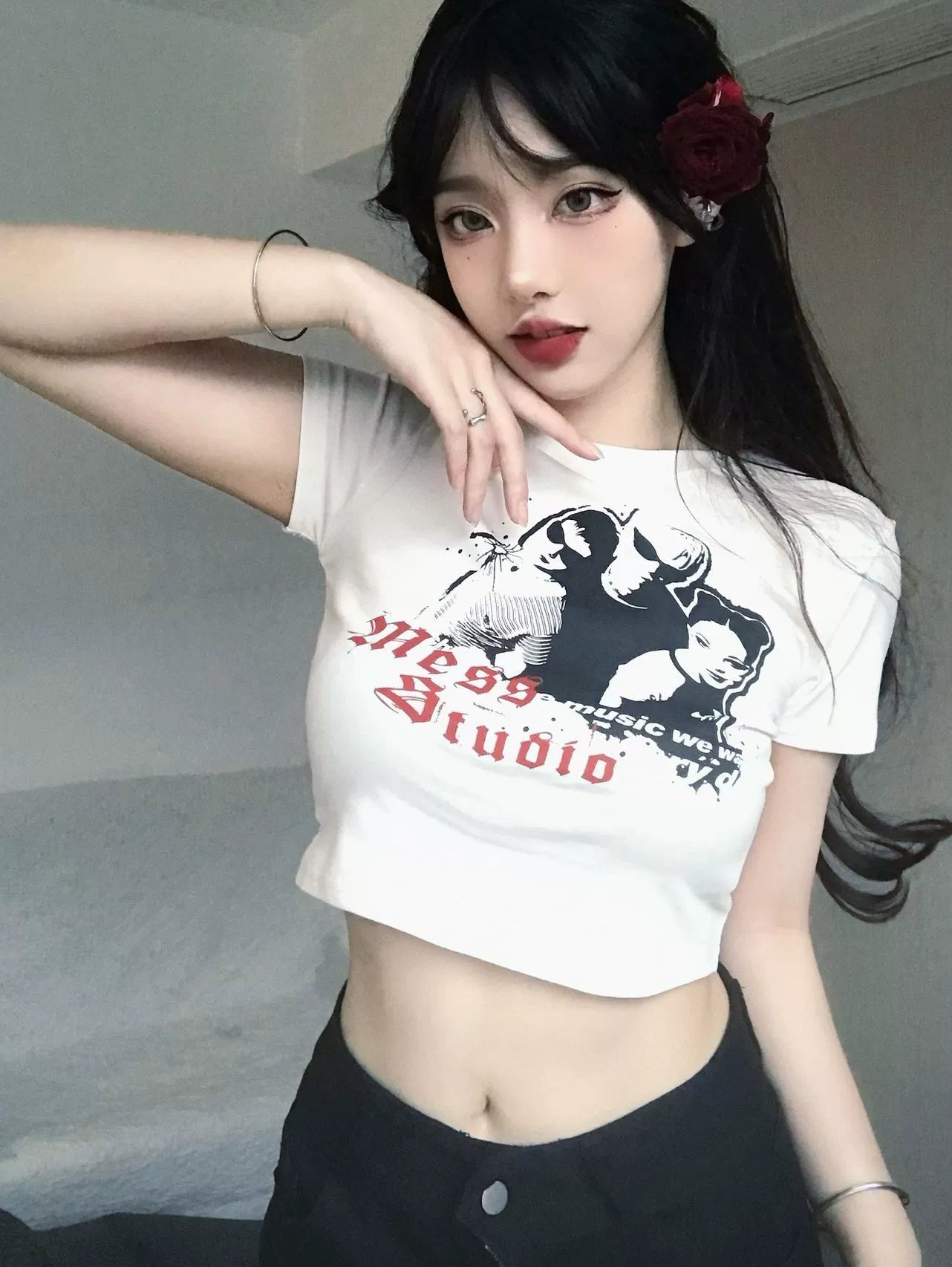 Camiseta de manga curta com estampa sexy e doce redutora de idade