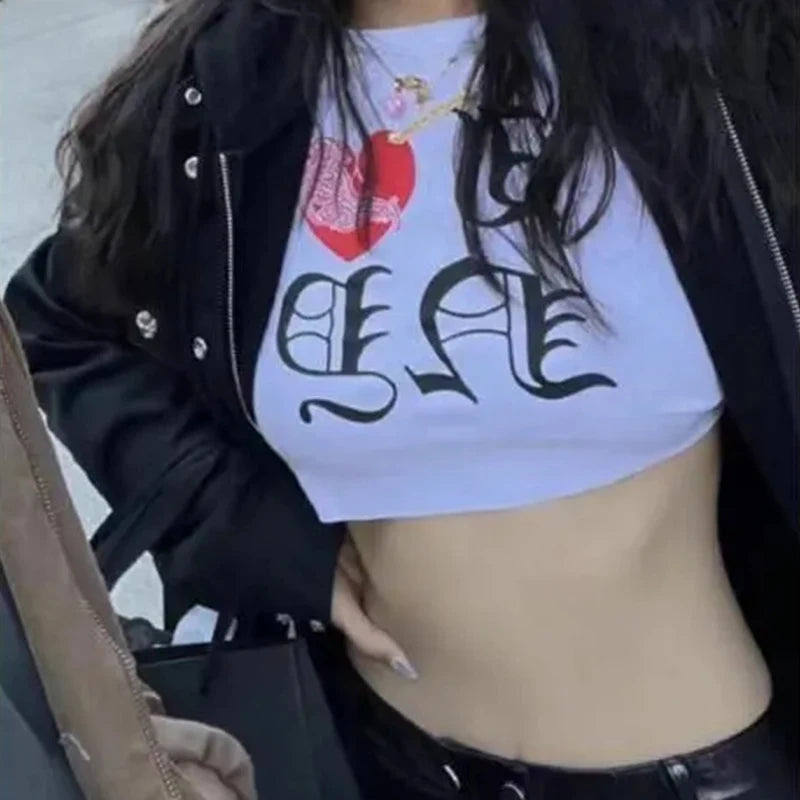 Camiseta com estampa de letras góticas, estética Y2K, roupas curtas, camisetas de manga curta, calças brancas, roupas femininas Harajuku streetwear, emo