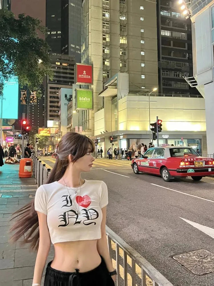 Camiseta com estampa de letras góticas, estética Y2K, roupas curtas, camisetas de manga curta, calças brancas, roupas femininas Harajuku streetwear, emo