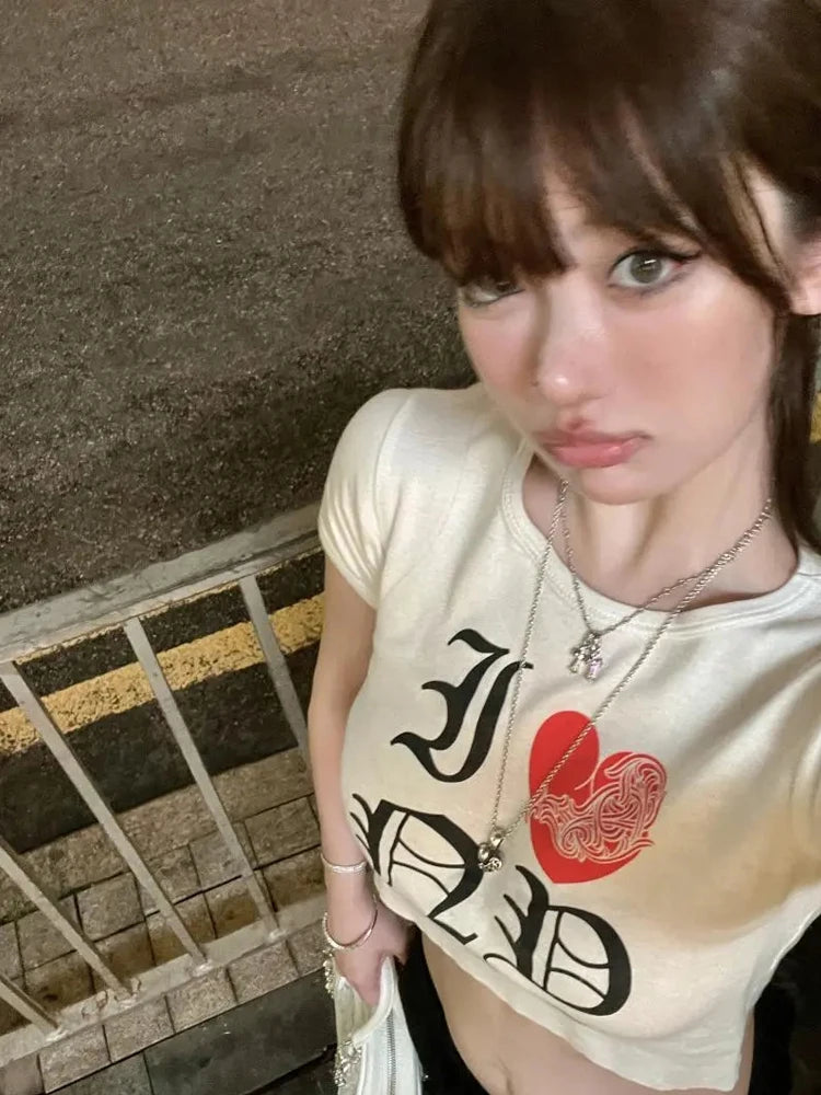 Camiseta com estampa de letras góticas, estética Y2K, roupas curtas, camisetas de manga curta, calças brancas, roupas femininas Harajuku streetwear, emo