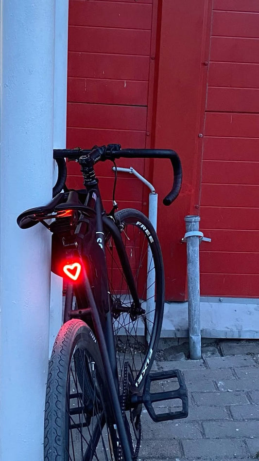 Mountain Bike Night Travel Taillight Night Riding Lights Road Bike Adapted to Giant Heart Taillight Warning Creative