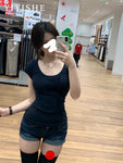 Shorts jeans de cintura baixa com curvas justas e quadril