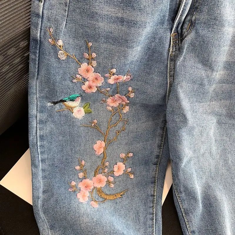 High waist embroidered flower jeans female autumn 2024 new retro high waist loose slim design sense niche split pants.