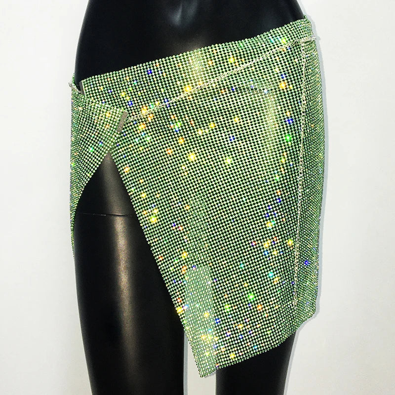 Mini saia com corrente de metal e strass brilhante para mulheres, saia sexy com fenda lateral transparente para festa, trajes para festival rave