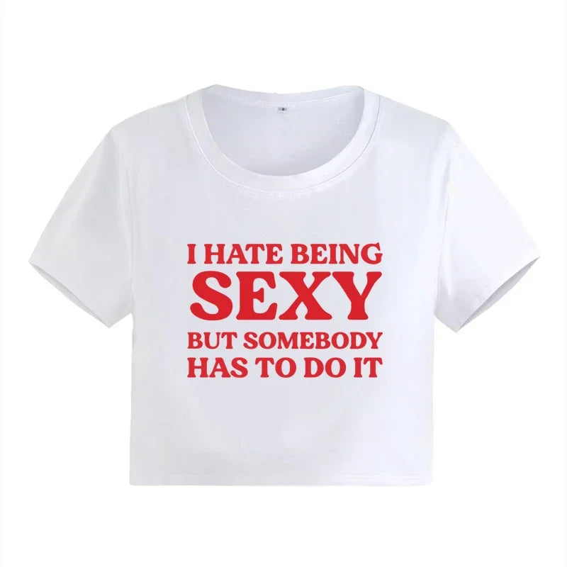 ODEIO SER SEXY MAS ALGUÉM TEM QUE FAZER ISSO Camiseta Tendência da Moda Slogan Estampado Crop Tops Carta Gráfico Y2K Camiseta de Bebê Camiseta Feminina