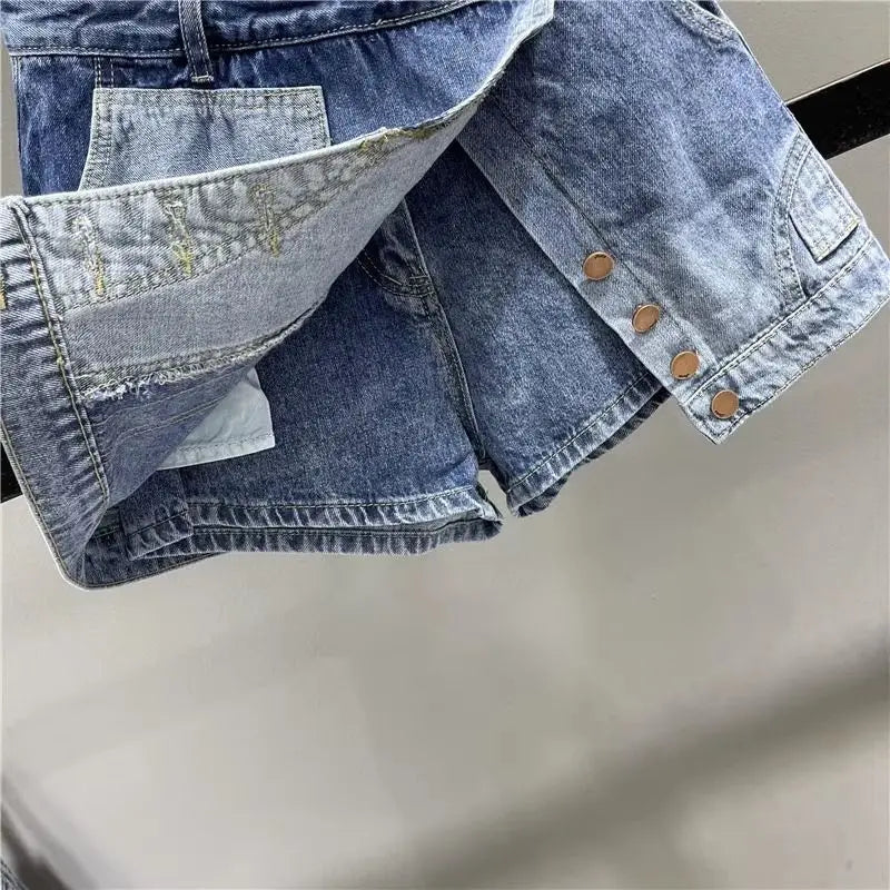 costura, cores contrastantes, calças curtas jeans linha A, nova tendência de meia saia da moda para mulheres no verão de 2023