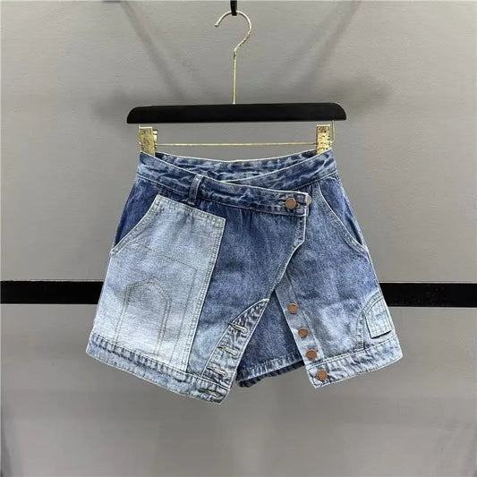 costura, cores contrastantes, calças curtas jeans linha A, nova tendência de meia saia da moda para mulheres no verão de 2023