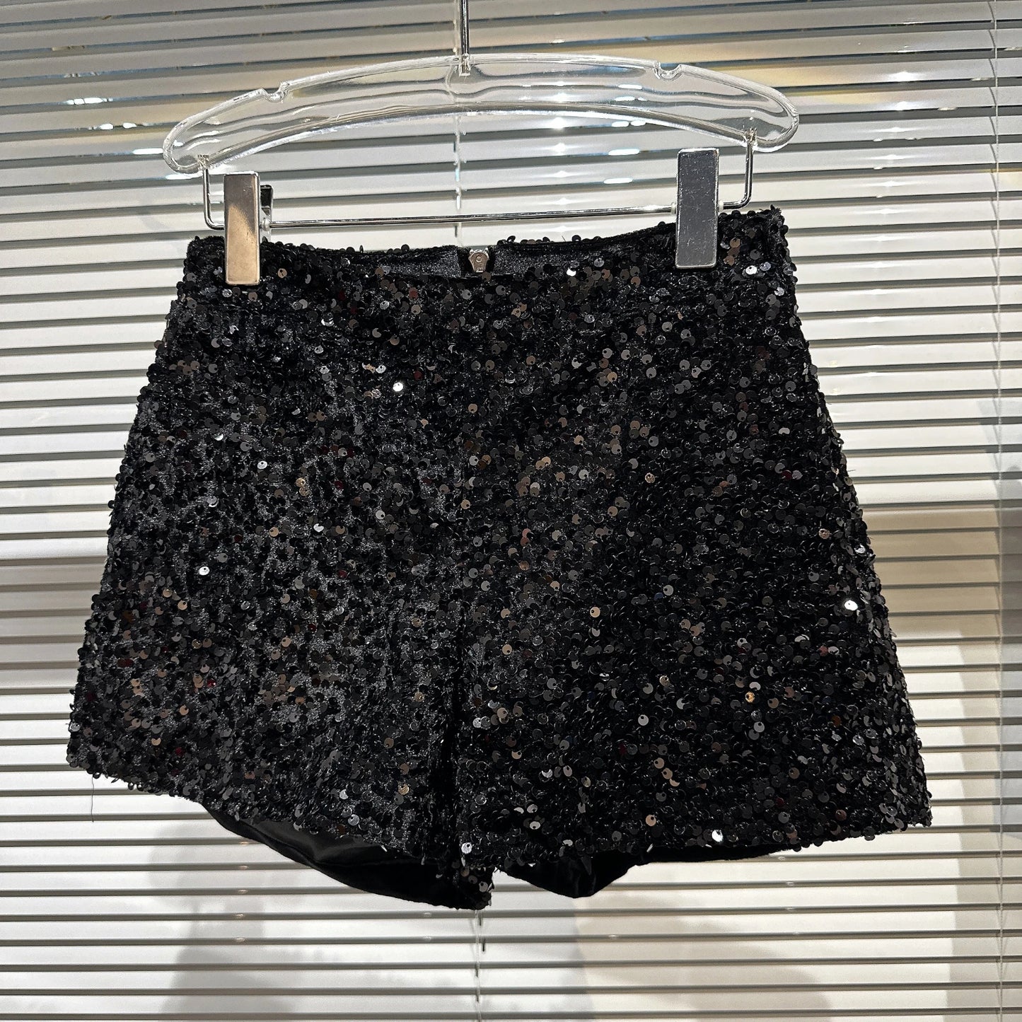 New Clubwear Shorts Ladies Sexy Sequins Shorts Loose High Waist Streetwear Wide Leg Short Pants Sliver Black Women Clothing