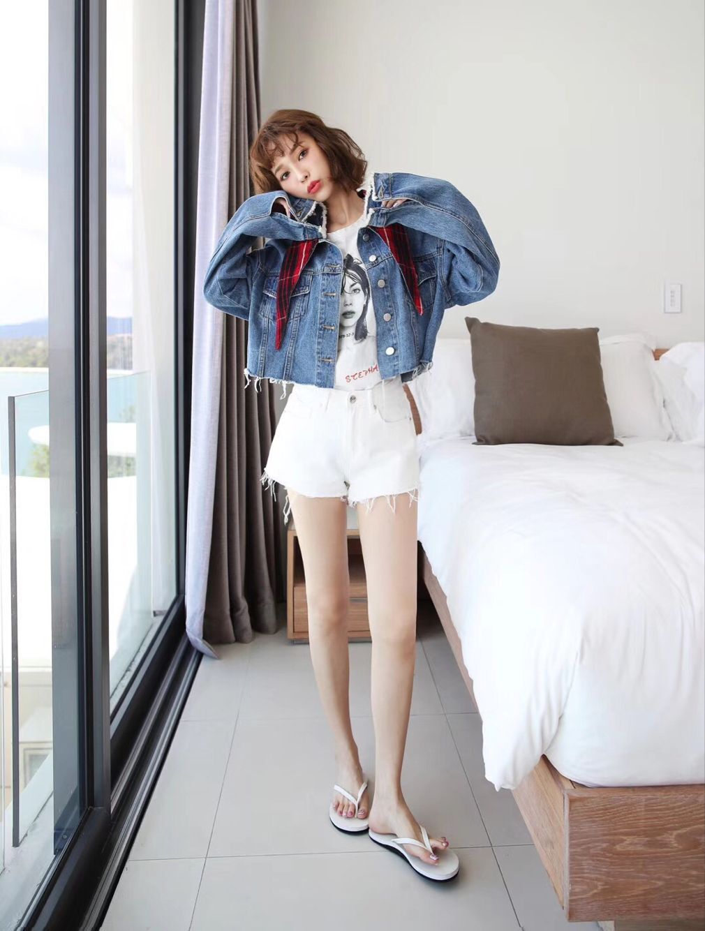 European K-style Tassel Mid-Waist White Hole Denim Shorts